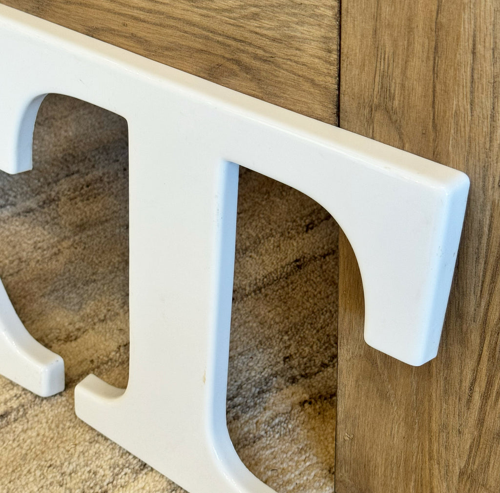 EAT sign letters